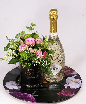 Virágposta - Prosecco fémtálon nyárias virágdísszel